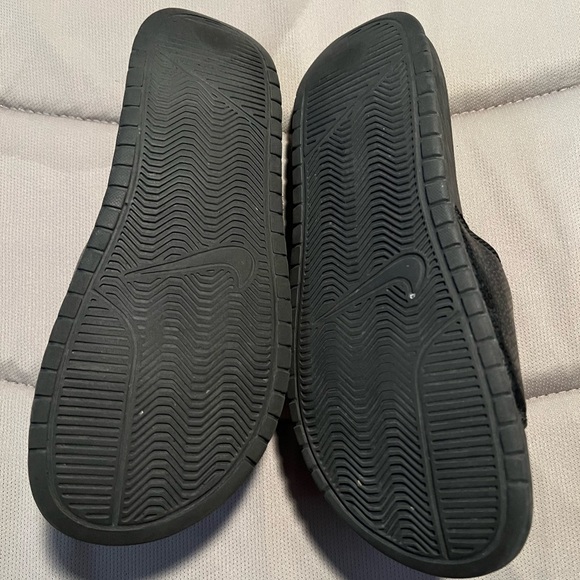 Nike Black Slide Sandals with Logo - Picture 3 of 4